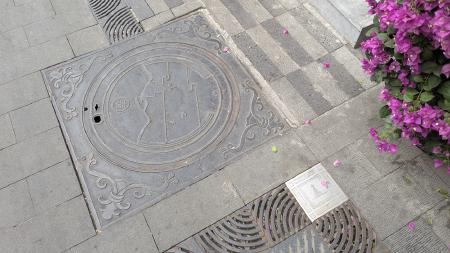 The two lids depicting the chaitya.