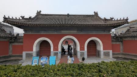 The entrance gate to the chaitya compound.