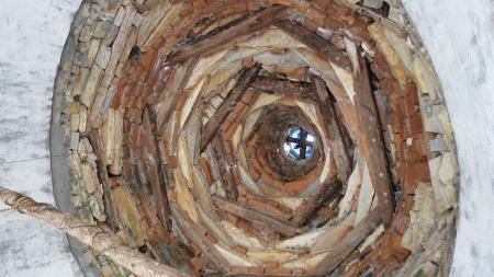 An image of a spiral roof made with bricks.